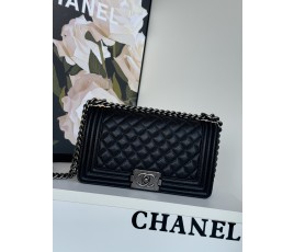 [CHANEL-샤넬] 샤넬 캐비어 보이샤넬 미듐 플랩백